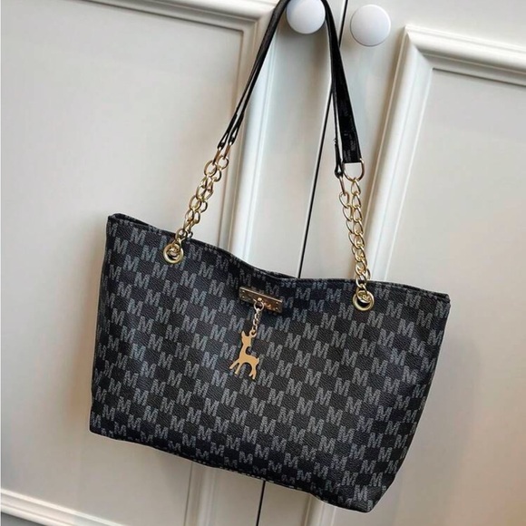 ⚠️Clearance Patterned Chain Shoulder Tote Bag Elegant Black With Gold Accents - Picture 6 of 9